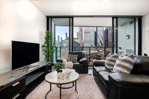 Rooftop Pool 2BR Apartment At Marvel Stadium With Free Parking - Accommodation Sydney 1