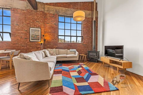 Rooftop Warehouse In Fitzroy - Sydney 4u 3