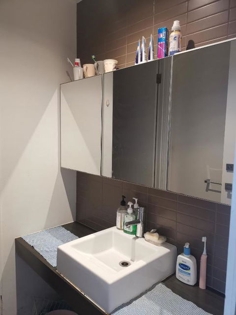 Room With King-size Bed Close To Melbourne CBD & Southern Cross Station - Sydney 4u 2