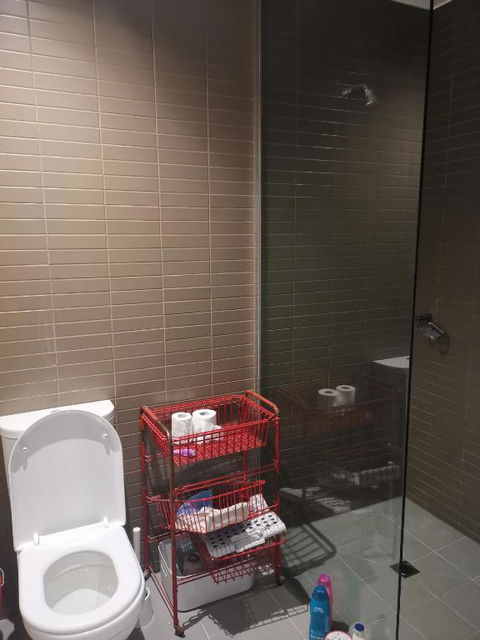 Room With King-size Bed Close To Melbourne CBD & Southern Cross Station - Sydney 4u 1