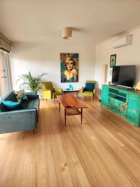 Rosebud Retro Retreat - Accommodation Sydney 0
