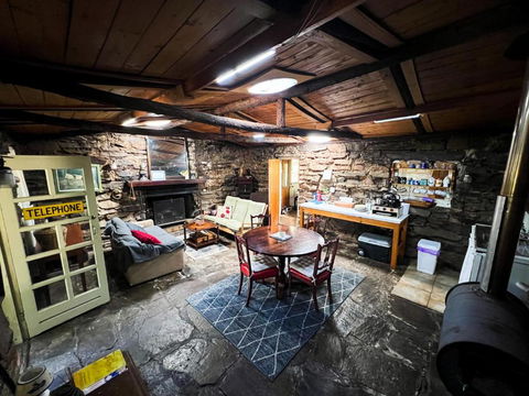 Rustic Miners Cabin - Sydney 4u 1