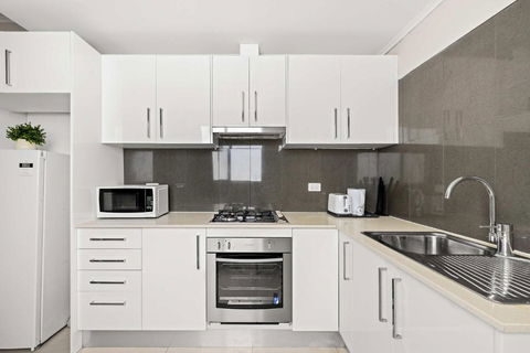 Rustic Queen Room In Glebe - Next To USYD - Shared Bathroom - Sydney 4u 3