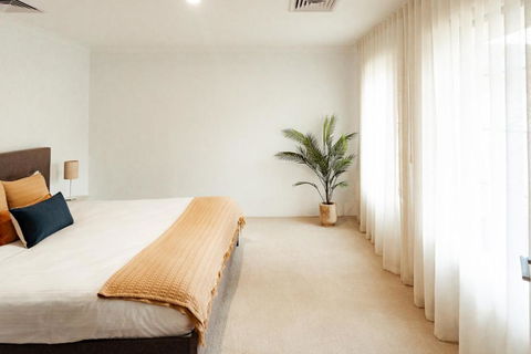 Salhus - Sleep In King Beds & Easy Walk To Town - Sydney 4u 3