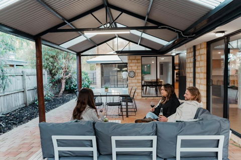 Salhus - Sleep In King Beds & Easy Walk To Town - Sydney 4u 0