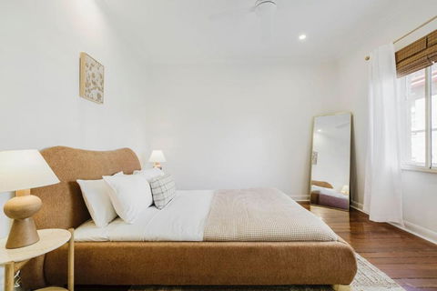 Salmon Calm - Trendy Velvet Allure By Albert Park - Sydney 4u 0