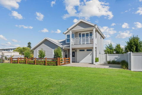 SALTAIR Beach House Right In Town - Accommodation Sydney 0