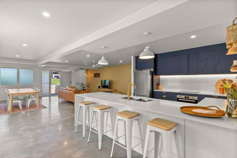 Salty Crab Bungalow - Accommodation Sydney 0