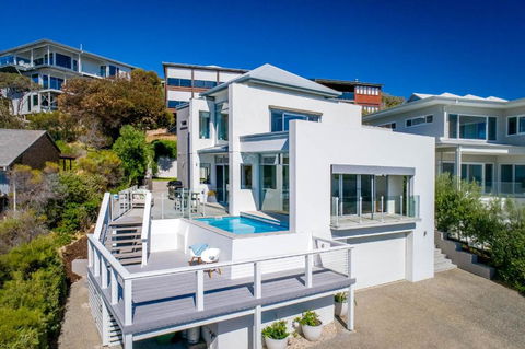 Salty Kiss I Private Properties - Accommodation Sydney 1