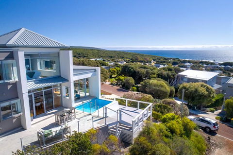 Salty Kiss I Private Properties - Accommodation Sydney 0
