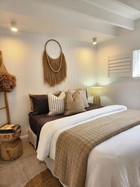 SALTY PALMS -Seaside Studio Apartment - Accommodation Sydney 1