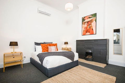 Salty Pines - 3BR House Glenelg South - Sydney 4u 1