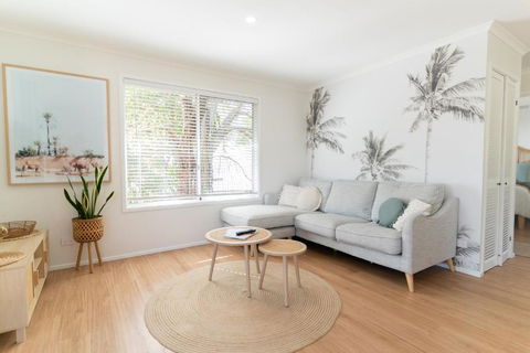 Sanbis Cabin - Hidden Boutique Retreat, Sea Views - Accommodation Sydney 1