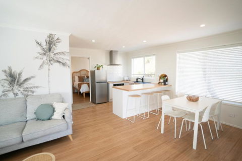 Sanbis Cabin - Hidden Boutique Retreat, Sea Views - Accommodation Sydney 2