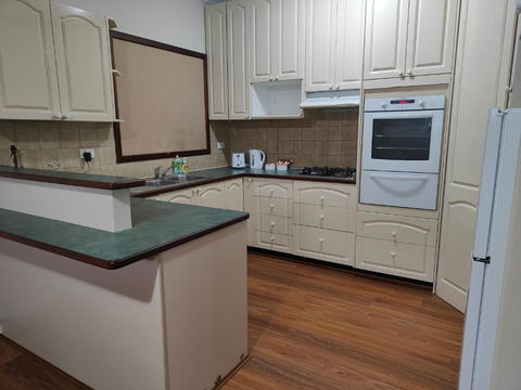 S&S Guest House - Sydney 4u 3