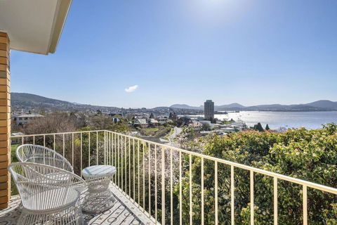 Sandcastle At Sandy Bay Perfect Location Views - Accommodation Sydney 3