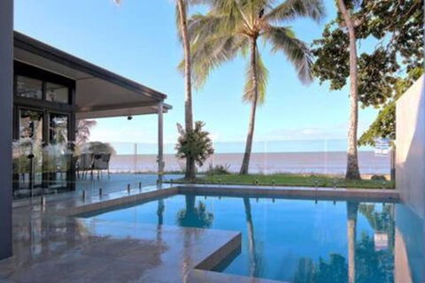 Sandcastle Retreat - Absolute Cairns Beachfront - Sydney 4u 0