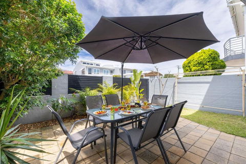 Sandcastles 4 -8 Ala Moana Way - Accommodation Sydney 3