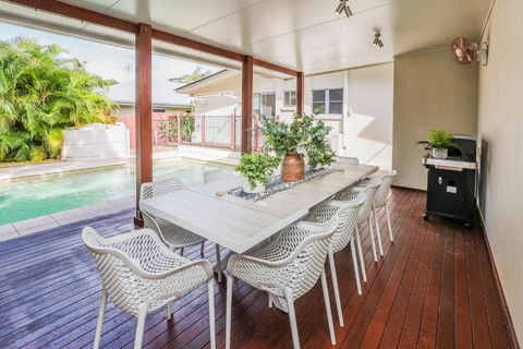 Sandy Burrows - Sydney 4u 0
