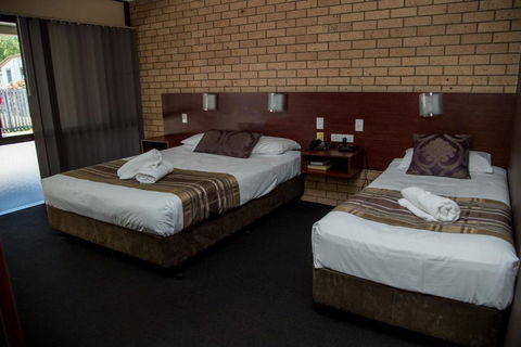 Sarina Motor Inn - Sydney 4u 2