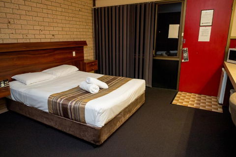 Sarina Motor Inn - Sydney 4u 1
