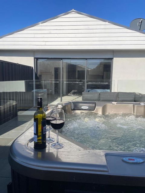 Seaside Retreat On Park - Walk To Beach - Luxury - Jacuzzi - Sydney 4u 1