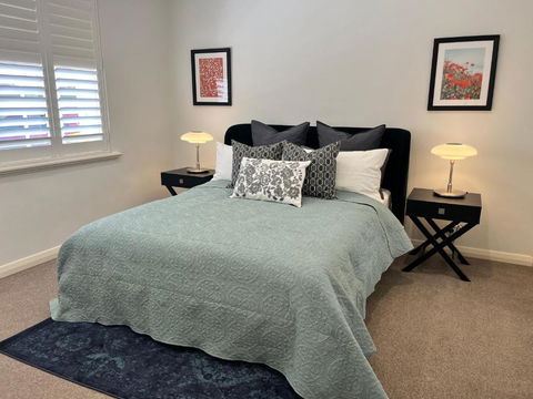 Stunning Flat Burnside Location - Sydney 4u 2