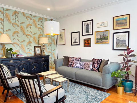 Stunning Flat Burnside Location - Sydney 4u 1