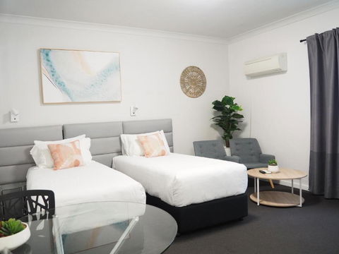 The Esplanade Motel - Sydney 4u 1