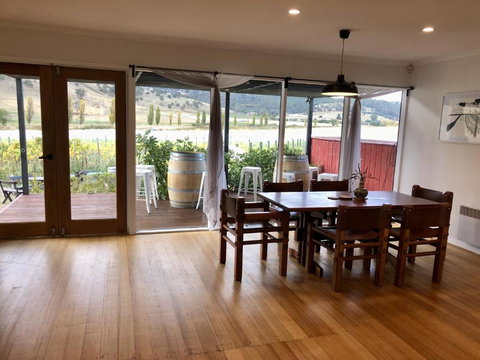 The Harvest, Ese Vineyard Cottage - Accommodation Sydney 3