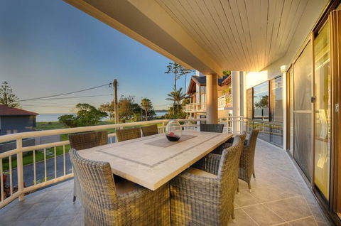 BEACHSIDE MANOR - Walk To The Beach - Sydney 4u 2