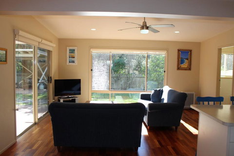 BEACHSIDE VILLA 2 - Sydney Resort 3