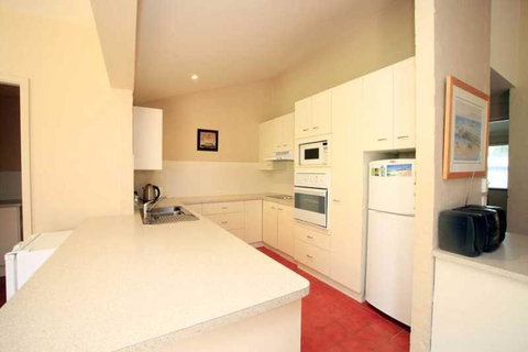 BEACHSIDE VILLA 2 - Sydney Resort 0