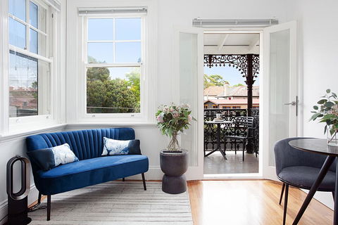 Beautiful Studio In Heritage Building With Balcony - Accommodation Sydney 1