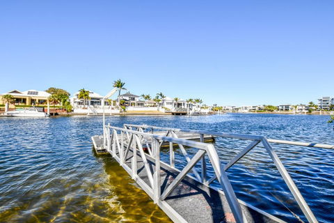 Beautiful Waterfront Home- CHELSEA - Sydney 4u 1