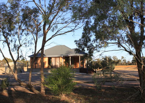 Bellfield Retreat - Sydney 4u 1