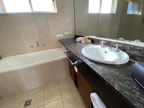 Best Western Plus All Settlers Motor Inn - Sydney Resort 2