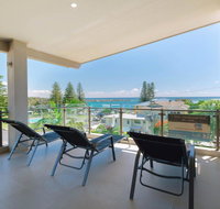 Bimbadeen Penthouse - across the road from Main Beach - Accommodation Sydney