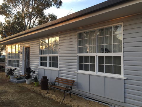 Black Cat Retreat Holiday Home - Sydney 4u 1