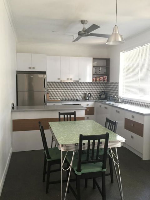 Black Cat Retreat Holiday Home - Sydney 4u 3