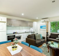 Bluewater 1 - Rainbow Shores Amazing Location Easy Walk To Beach Pool Aircon Outdoor spa - Sydney 4u