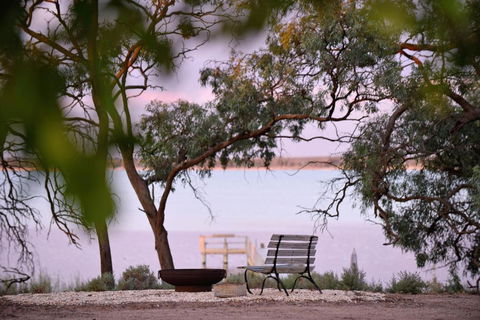 The Jetty Hut - Lake Frontage Barmera Riverland - Sydney 4u 0