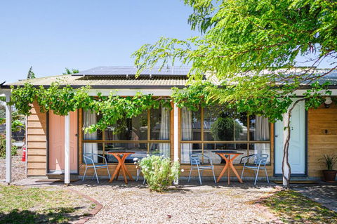 The Shore Motel Milang - Sydney 4u 1