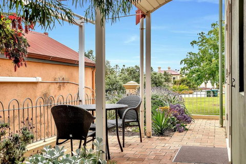 Time And Tide Hideaway - A Spacious Beachside Escape - Accommodation Sydney 2