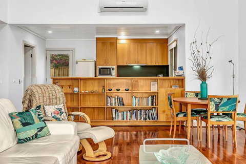 Time And Tide Hideaway - A Spacious Beachside Escape - Accommodation Sydney 3