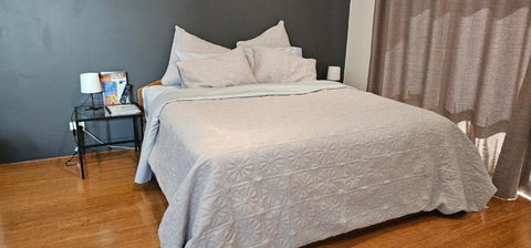 Private King Bed Guest Suite - Sydney 4u 1