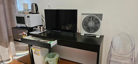 Private King Bed Guest Suite - Sydney 4u 3