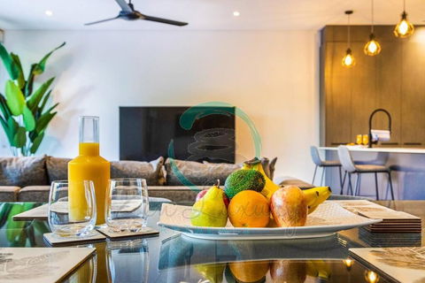 ZEN ARCTIC Luxury 2-Story T/House + Pool & Markets - Accommodation Sydney 3