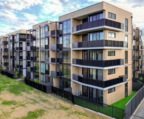 ZMITH Apartment - BROOKE, - Near AIS, GIO Stadium, UC, & Nth - Canberra Hospital - Accommodation Sydney 2