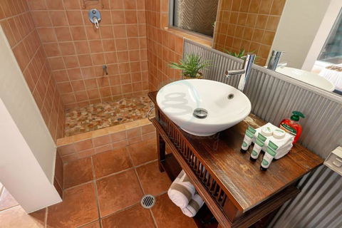 Zen Serene Seascape - Family Pool - BBQ - Markets - Accommodation Sydney 1